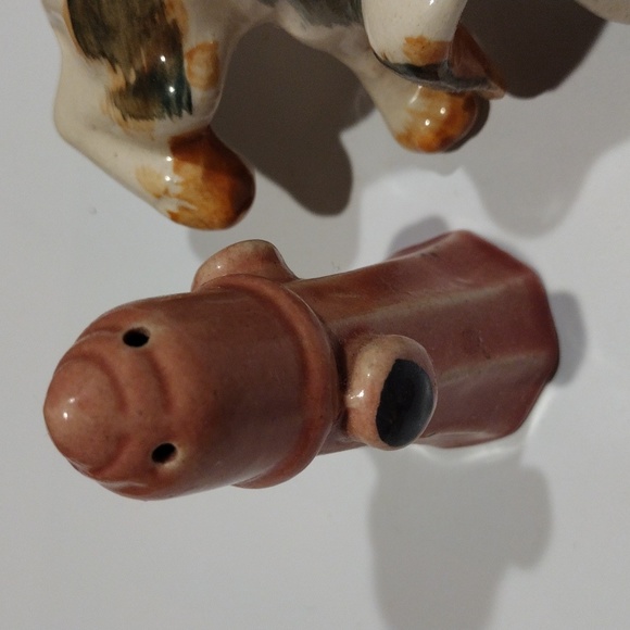 Vintage 1960, dog lifting leg on fire hydrant salt and pepper shaker made Japan - Picture 3 of 11